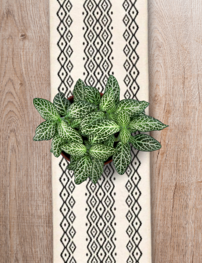 Maillon Table Runner