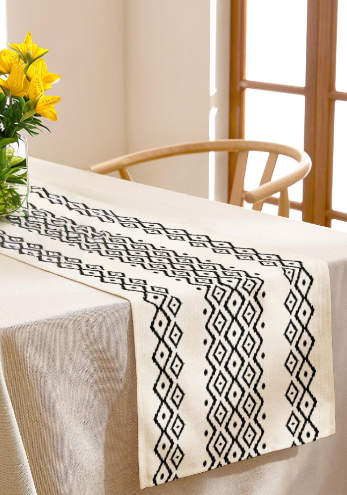Maillon Table Runner