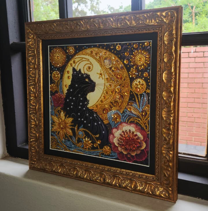 Luna Noir Diamond Dot Artwork